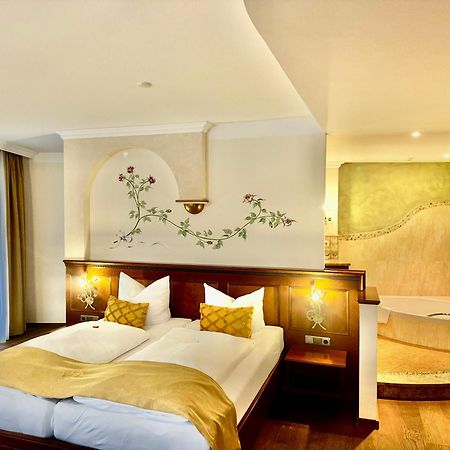 Kristall- & Vitalhotel Bergknappenhof โบเดนไมส์ ภายนอก รูปภาพ