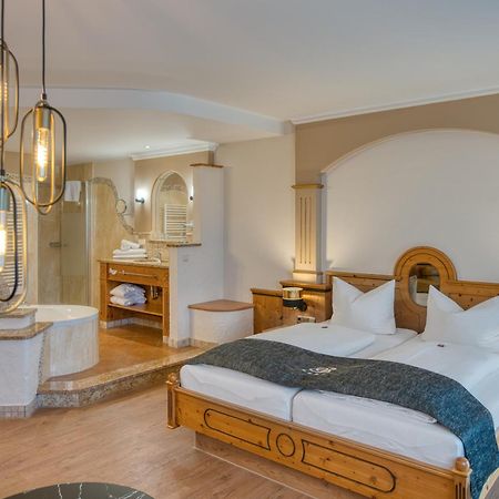 Kristall- & Vitalhotel Bergknappenhof โบเดนไมส์ ภายนอก รูปภาพ