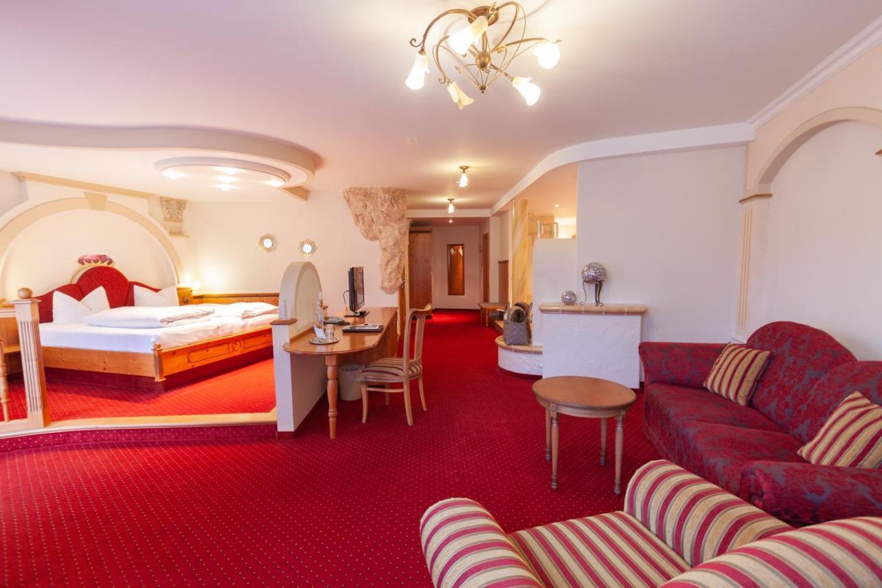 Kristall- & Vitalhotel Bergknappenhof โบเดนไมส์ ภายนอก รูปภาพ
