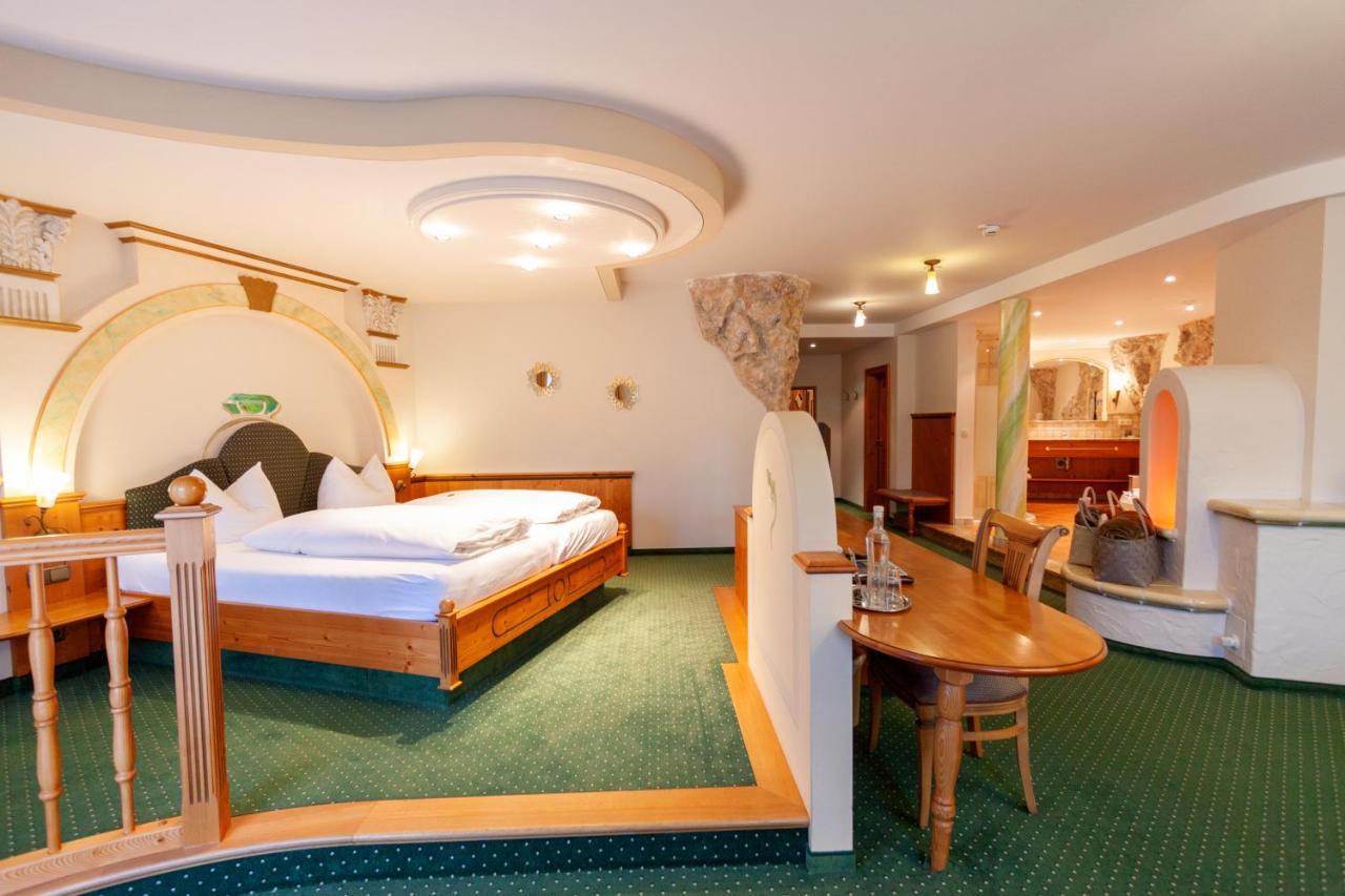 Kristall- & Vitalhotel Bergknappenhof โบเดนไมส์ ภายนอก รูปภาพ