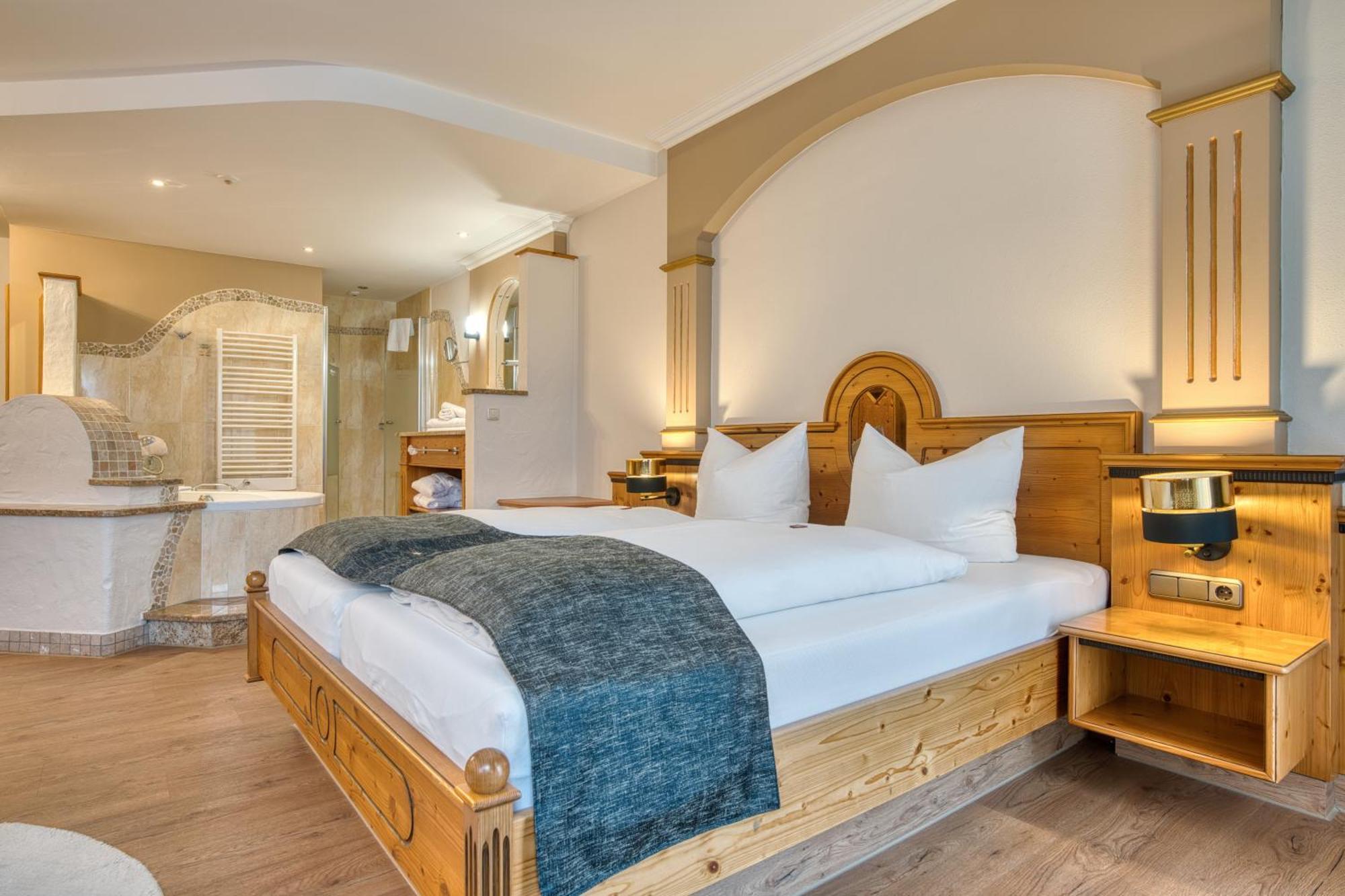 Kristall- & Vitalhotel Bergknappenhof โบเดนไมส์ ภายนอก รูปภาพ