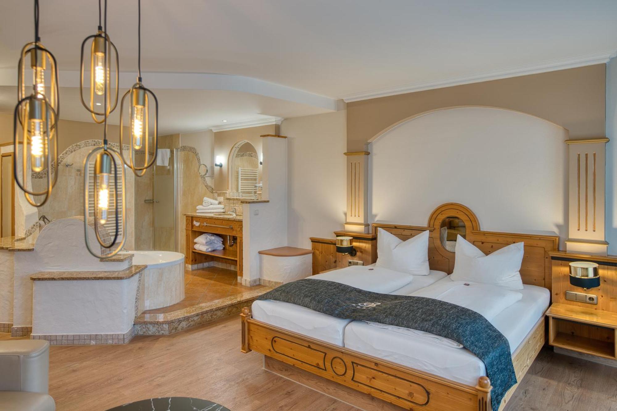 Kristall- & Vitalhotel Bergknappenhof โบเดนไมส์ ภายนอก รูปภาพ